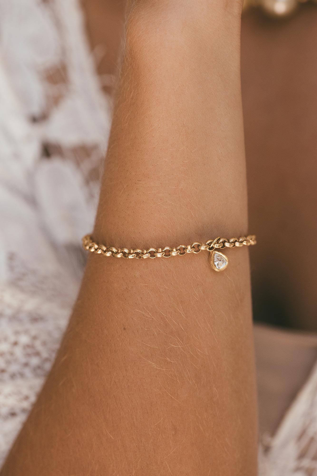 14K GOLD ROLO CHAIN BRACELET WITH DIAMOND