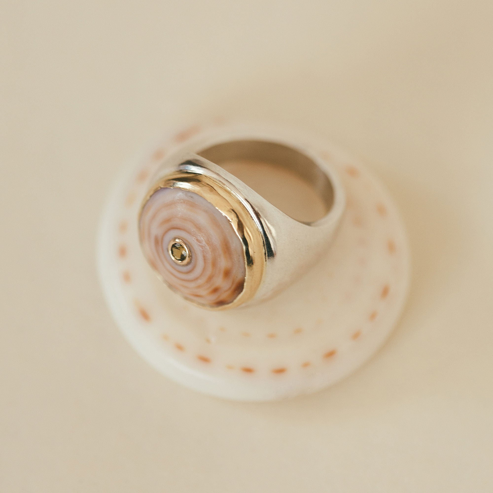 GOLD & SILVER PUKA SHELL RING WITH SAPPHIRE